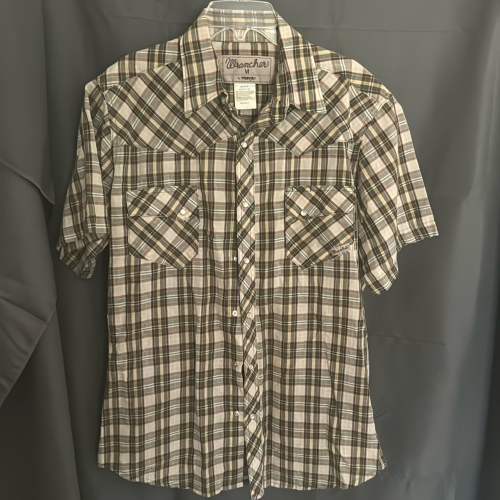 Wrancher by Wrangler button-down short sleeve double pocket shirt w pen holder